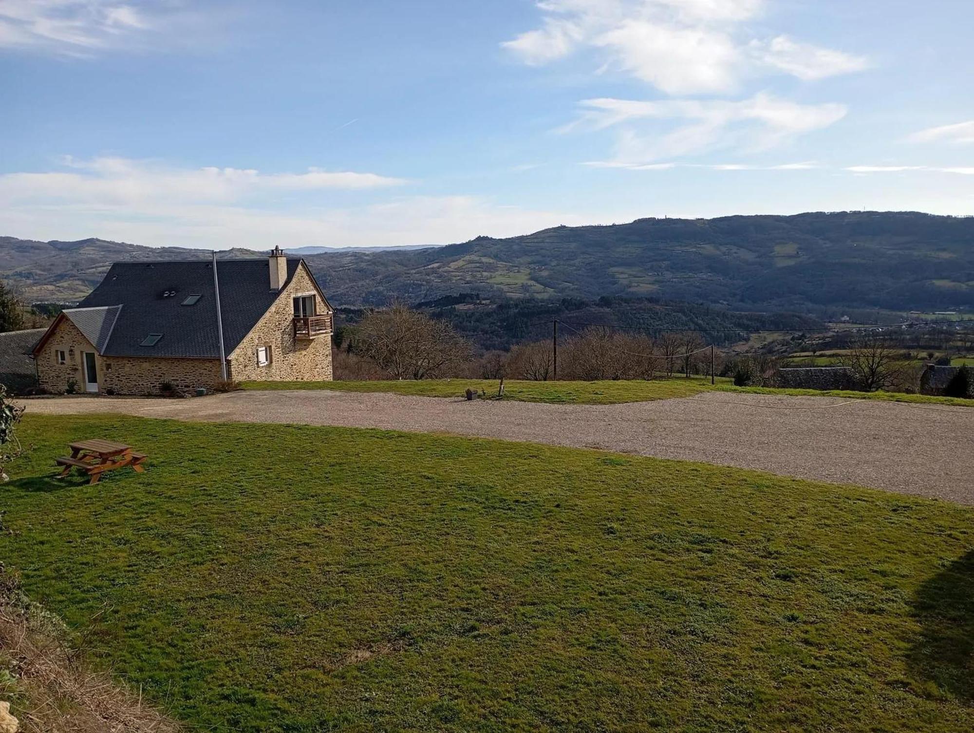 Appartement Charmant A Saint Come D'Olt Vue Montagne 80 M² Balconc Exterior photo